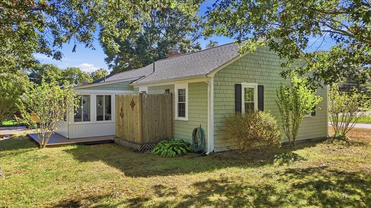 32 Scholl Av