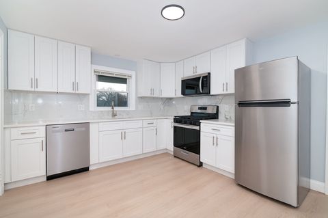 7 Langley Cir 4 Quincy MA 02170