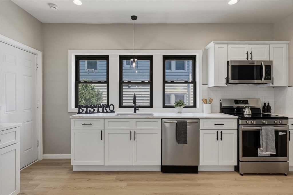 61 W Glen St, Holyoke, MA Photo #2