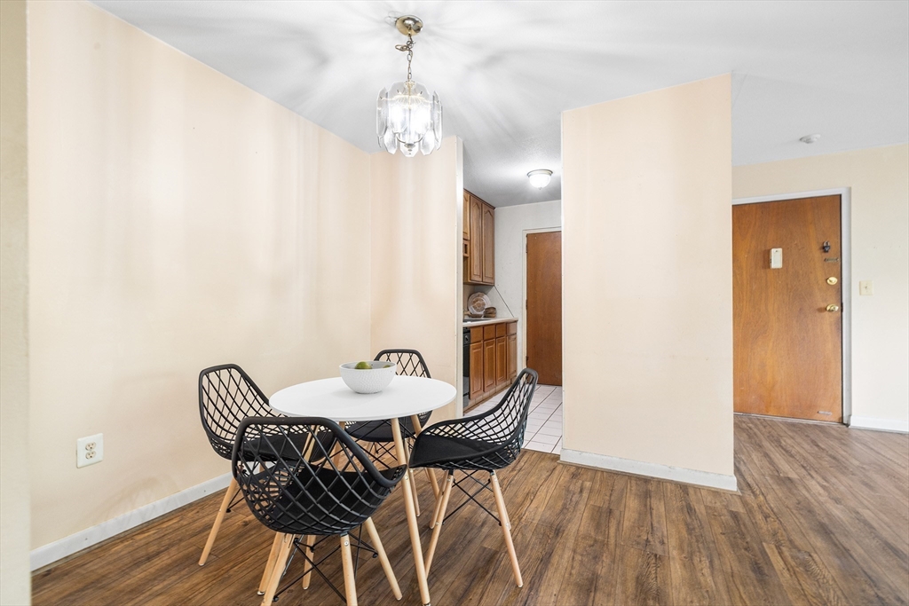 251 Rock St B4