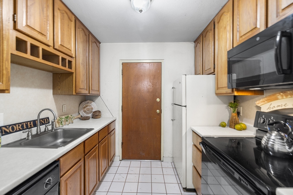 251 Rock St B4