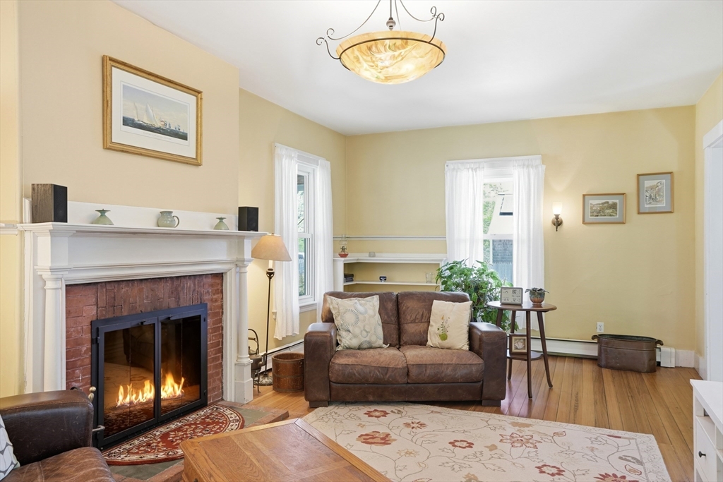 105 Scraggy Neck Rd