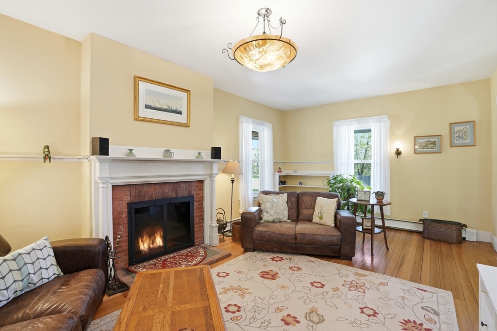 105 Scraggy Neck Rd
