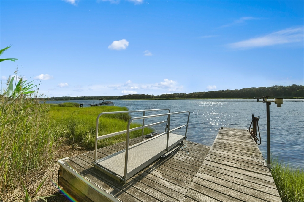 Westport, Massachusetts 02790, United States, 3 Bedrooms Bedrooms, ,2 BathroomsBathrooms,Residential,Active,172269