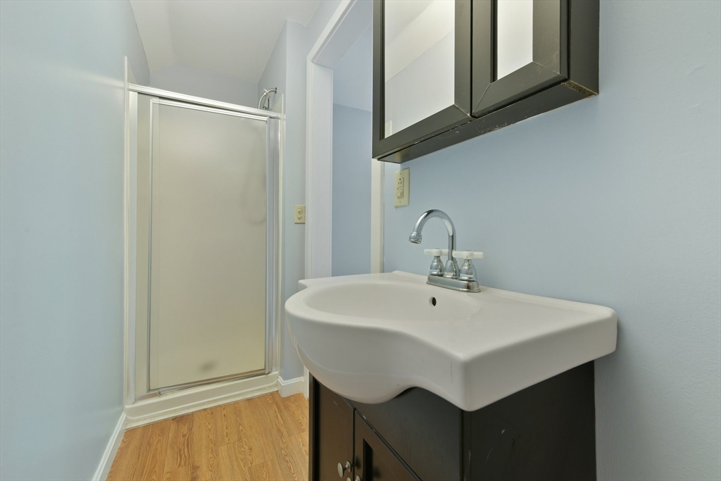 Westport, Massachusetts 02790, United States, 3 Bedrooms Bedrooms, ,2 BathroomsBathrooms,Residential,Active,172269