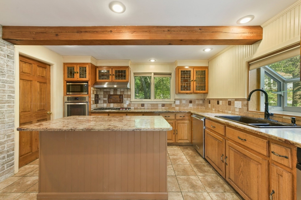 Westport, Massachusetts 02790, United States, 3 Bedrooms Bedrooms, ,2 BathroomsBathrooms,Residential,Active,172269