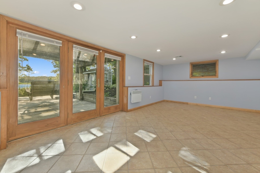 Westport, Massachusetts 02790, United States, 3 Bedrooms Bedrooms, ,2 BathroomsBathrooms,Residential,Active,172269