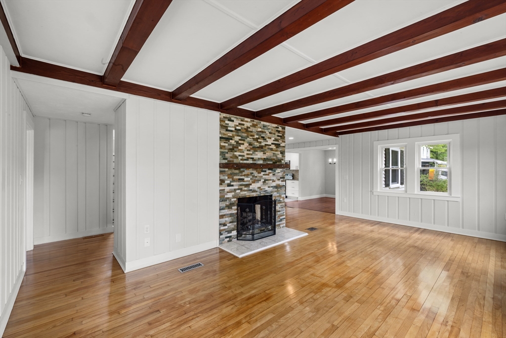 67 Great Neck Rd
