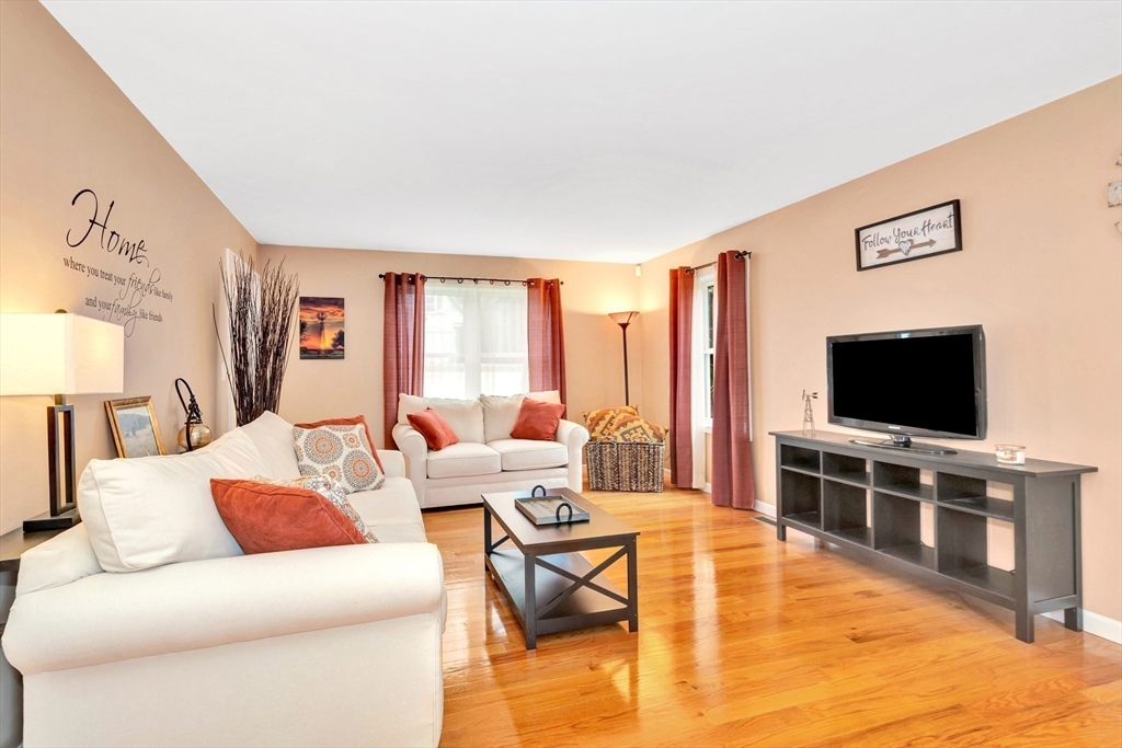 4 Clovelly Lane