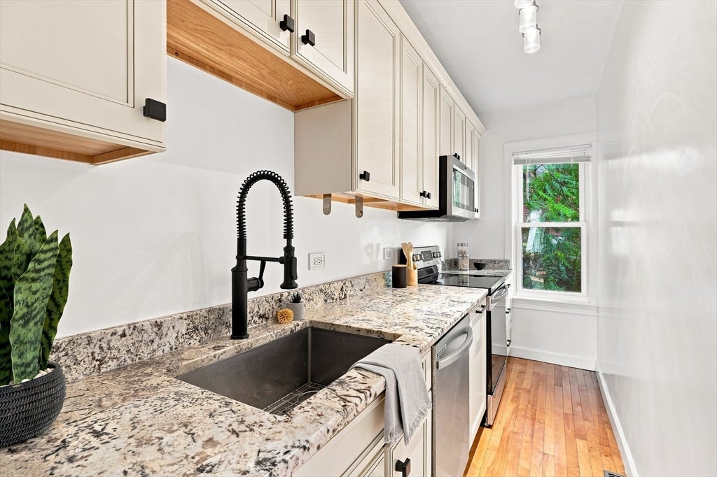 24 Ingleside Avenue, Worcester, MA Photo #8