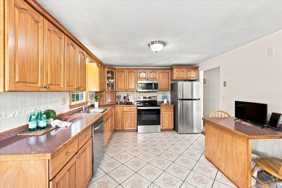 2040 Central St, Stoughton, MA Photo #10