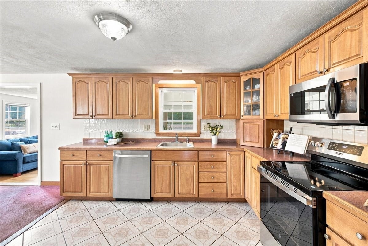 2040 Central St, Stoughton, MA Photo #11
