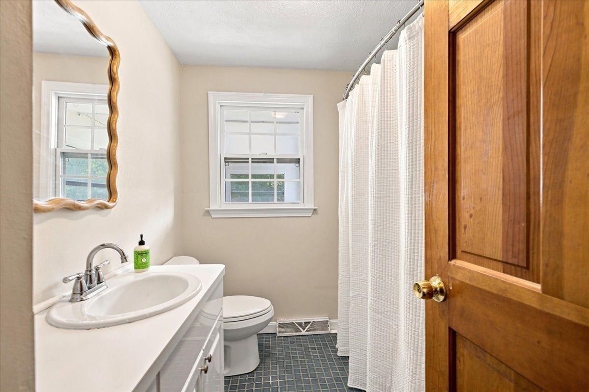 2040 Central St, Stoughton, MA Photo #23