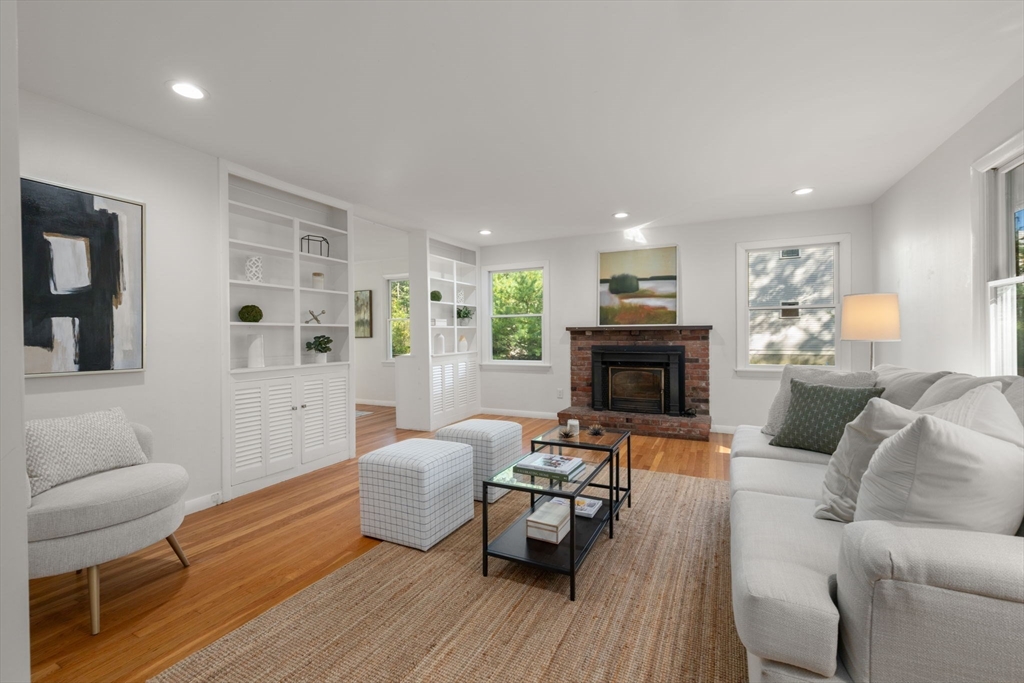 324 Nashoba Rd