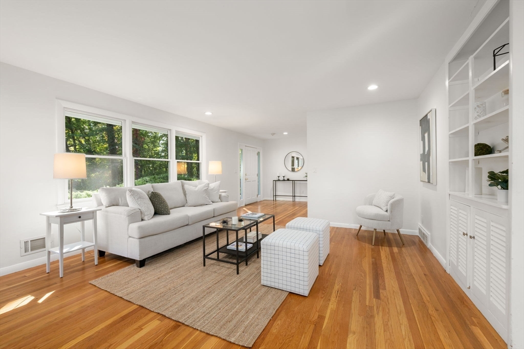 324 Nashoba Rd
