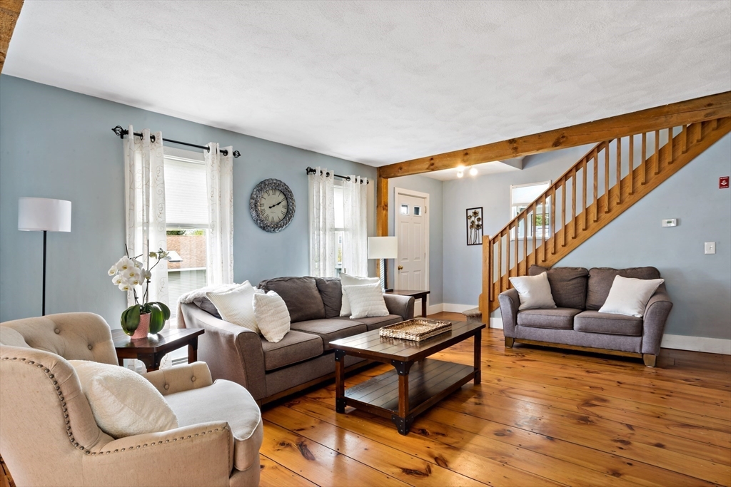 36 Thomas Pl