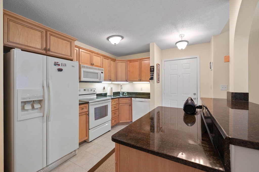 700 Brookside Dr #J, Andover, MA Photo #7