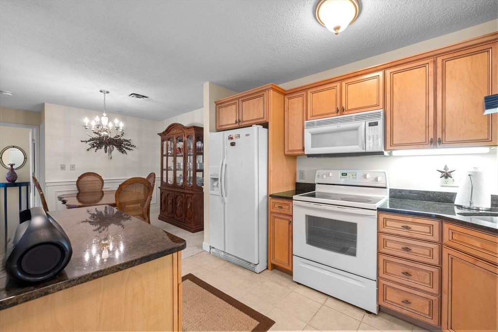 700 Brookside Dr #J, Andover, MA Photo #8