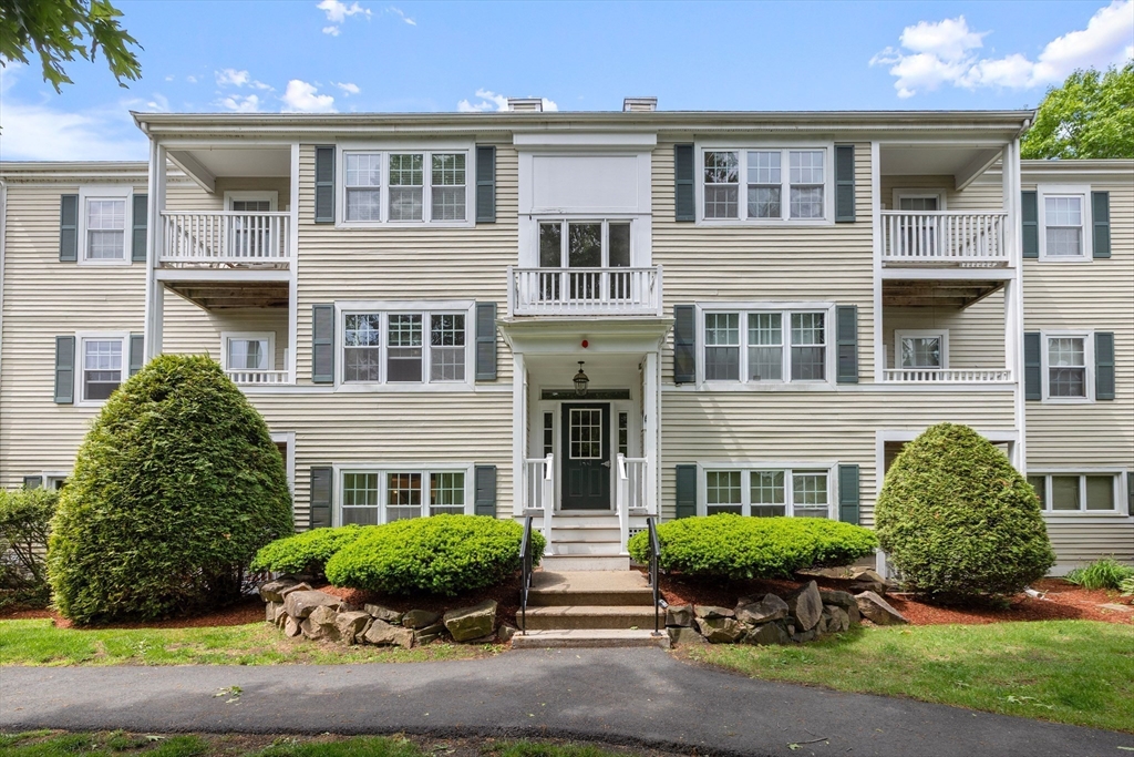 700 Brookside Dr #J, Andover, MA Photo #1
