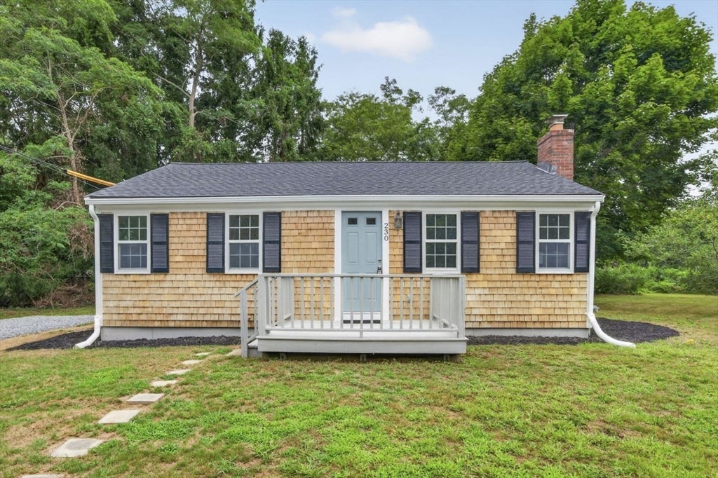 Photo of 230 Race Ln, Barnstable, MA