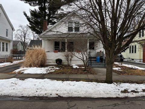 47 Thorndyke St Springfield MA 01118