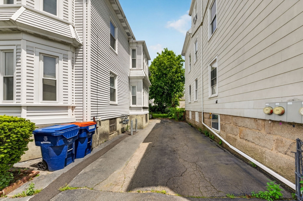 184 County St