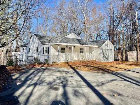 20 Hillside Ct Amesbury MA 01913