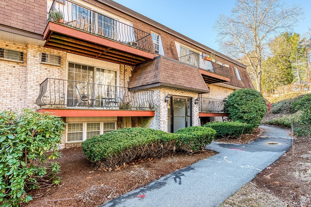 4 Williamsburg Ct 1