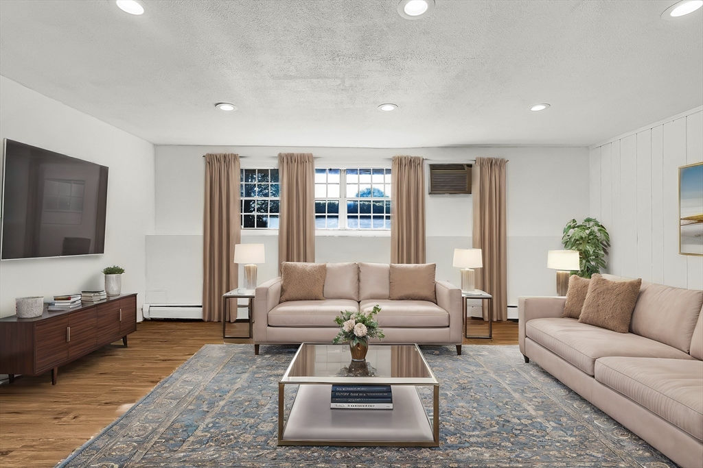 4 Williamsburg Ct 1