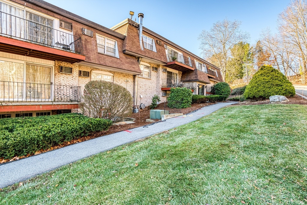 4 Williamsburg Ct 1