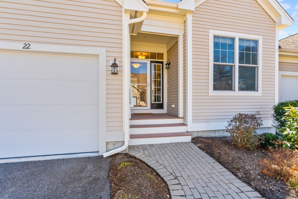 22 Grey Hawk Dr 22
