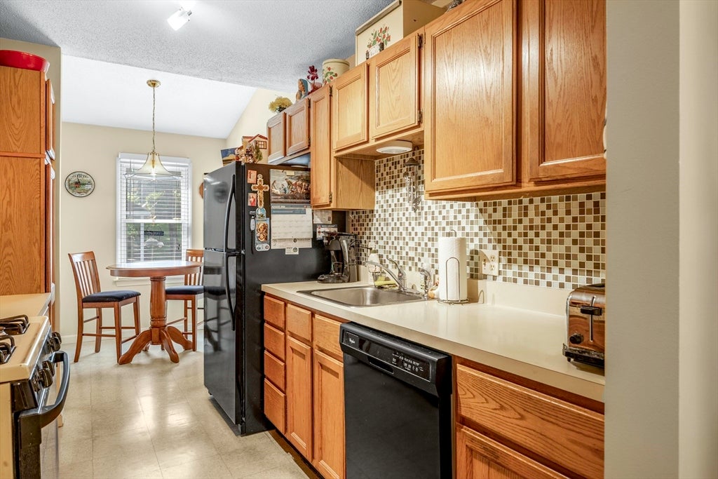 61 Abbey Memorial Dr #108, Chicopee, MA Photo #13