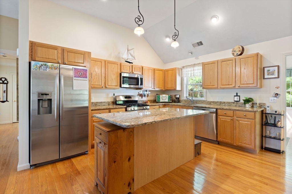 60 Brewster Rd 60