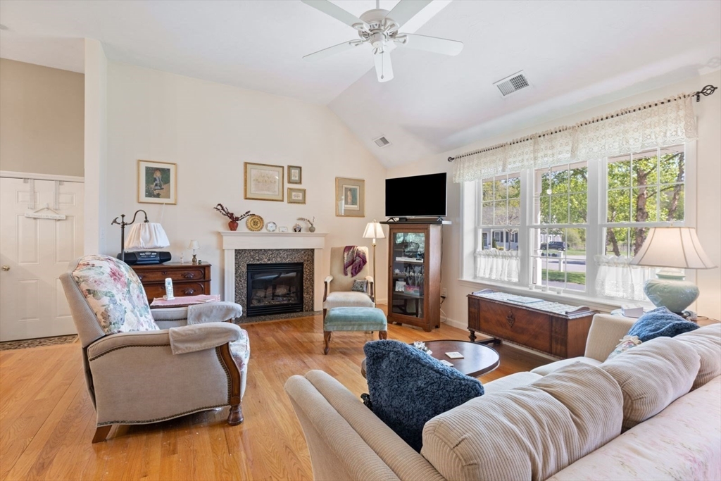 60 Brewster Rd 60