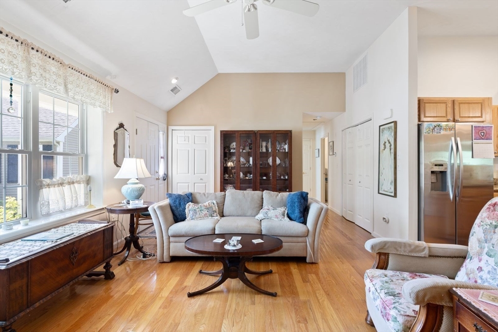 60 Brewster Rd 60