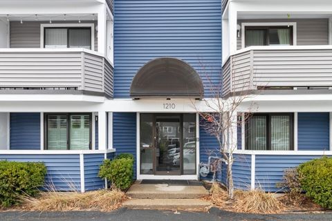 Photo of 1210 Vfw Pkwy #12, Boston, MA 02132 (MLS # 73495635)