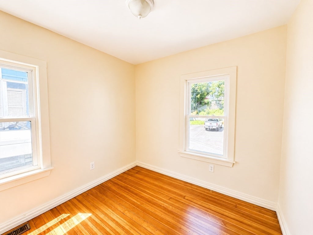 10 Valley Ave, Lynn, MA Photo #25