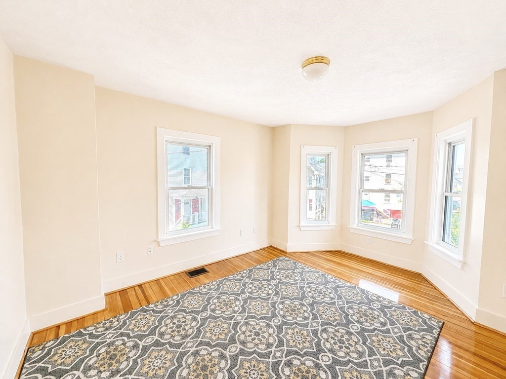10 Valley Ave, Lynn, MA Photo #22