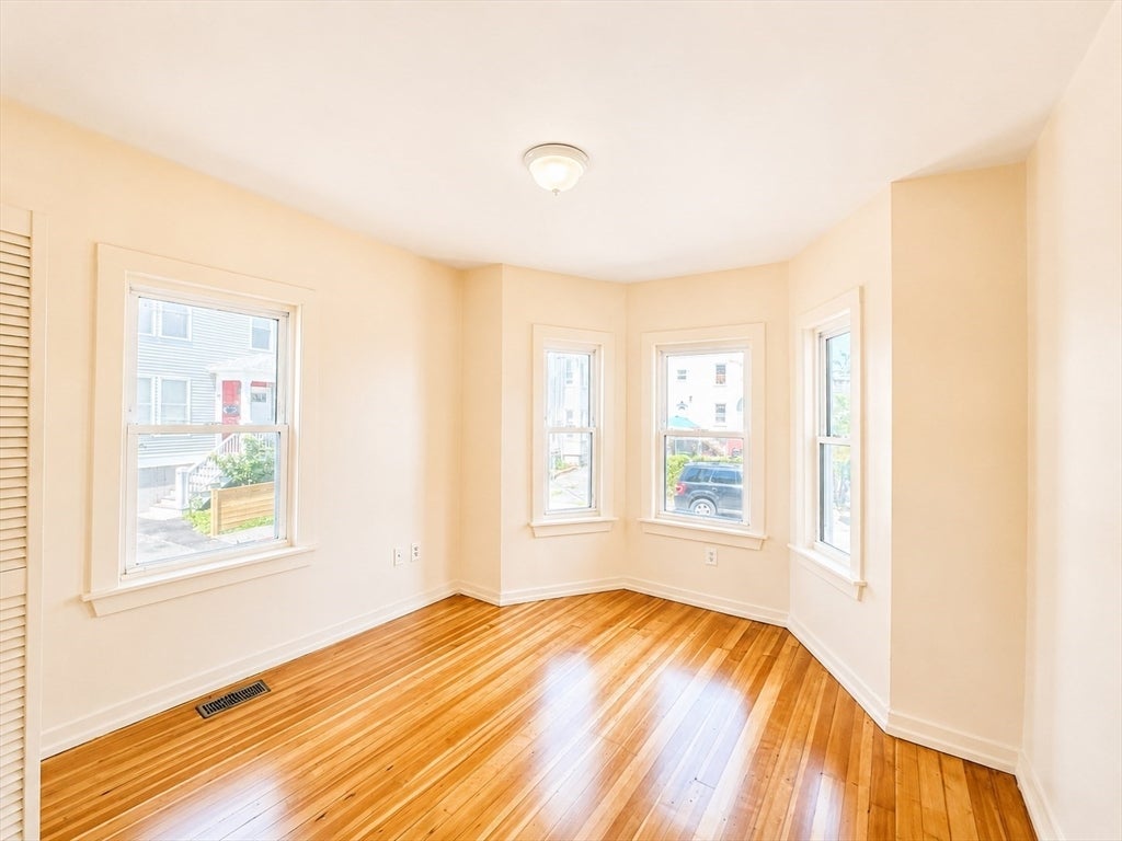 10 Valley Ave, Lynn, MA Photo #13