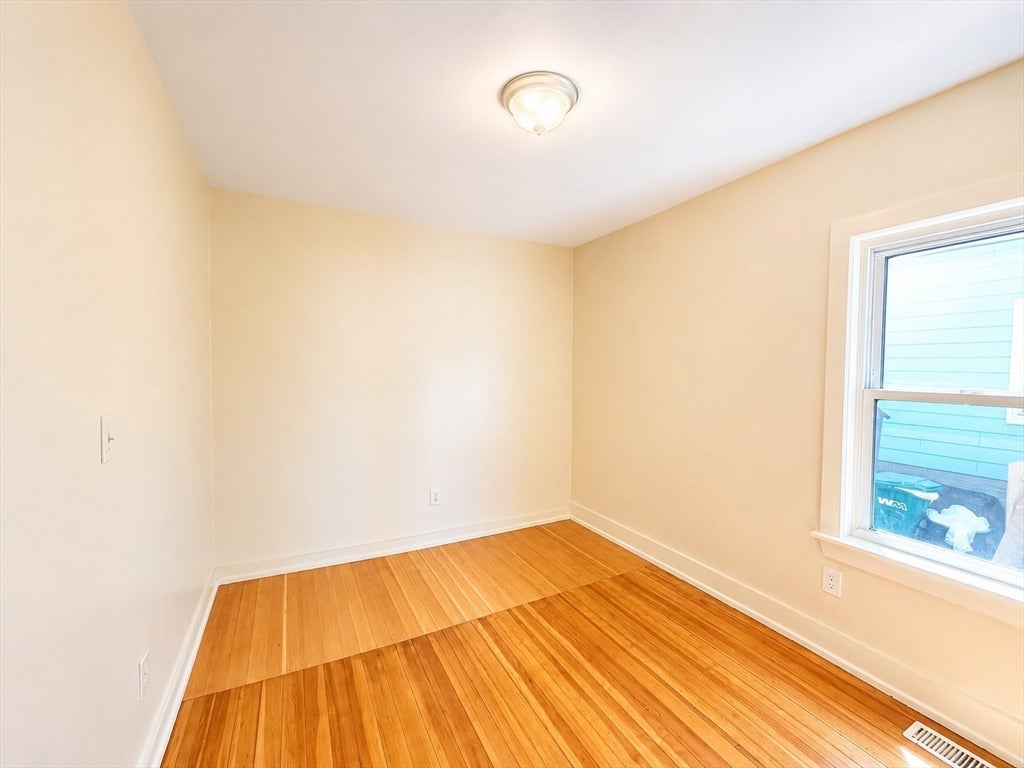 10 Valley Ave, Lynn, MA Photo #8