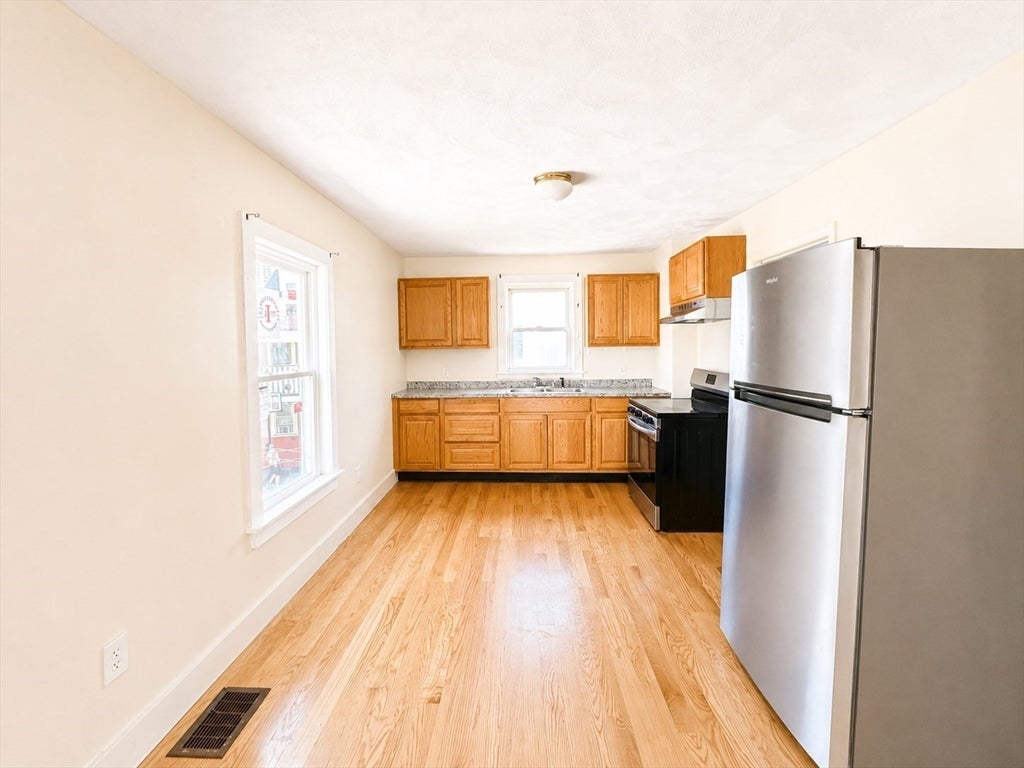 10 Valley Ave, Lynn, MA Photo #17