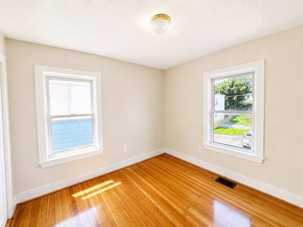 10 Valley Ave, Lynn, MA Photo #24