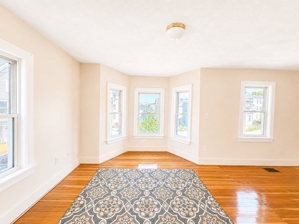 10 Valley Ave, Lynn, MA Photo #21