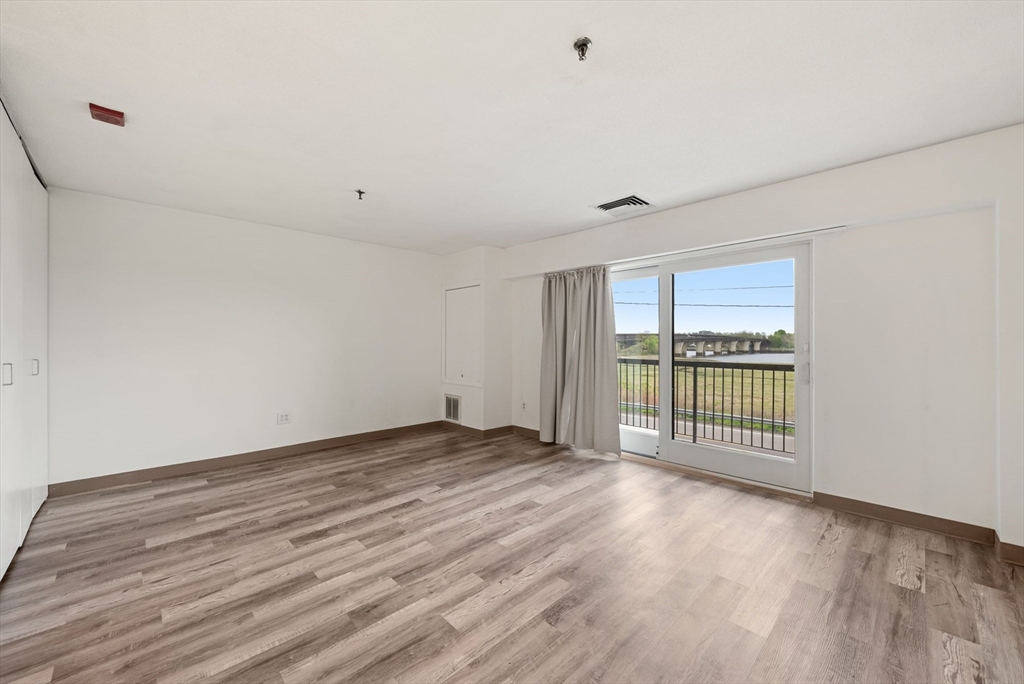 133 Commander Shea Boulevard 209