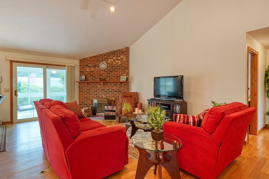 7 Chandler Way 18