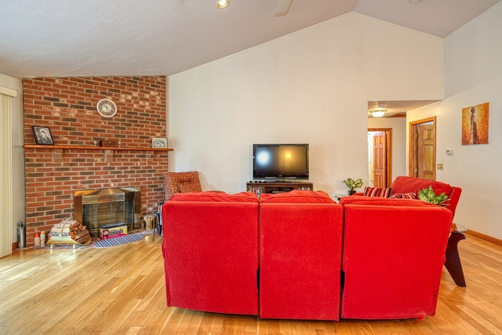 7 Chandler Way 18