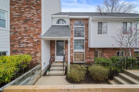 Photo of 121 Tall Oaks Dr #B, Weymouth, MA 02190 (MLS # 73505028)