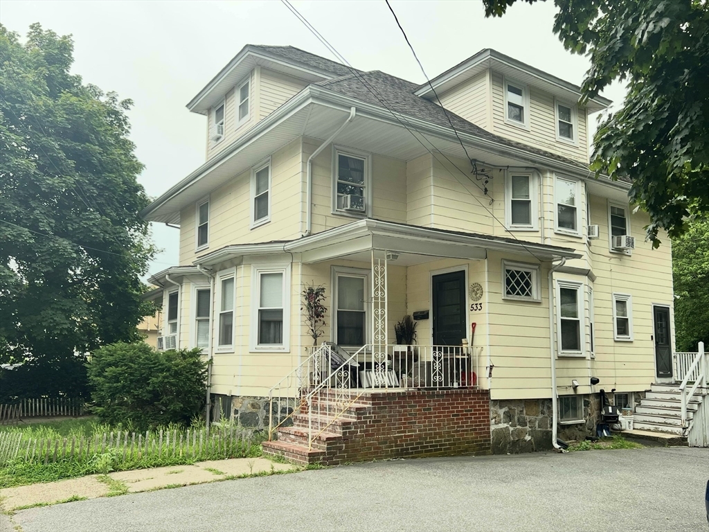 Click for 533-535 Main St #533, Stoneham, MA slideshow