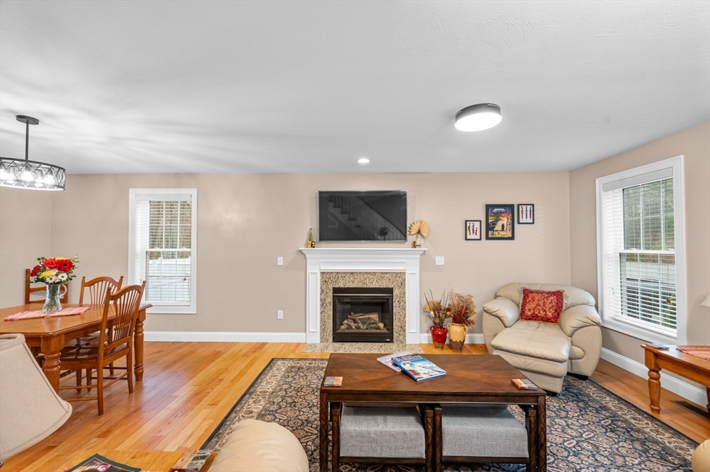 17 Mason Ln