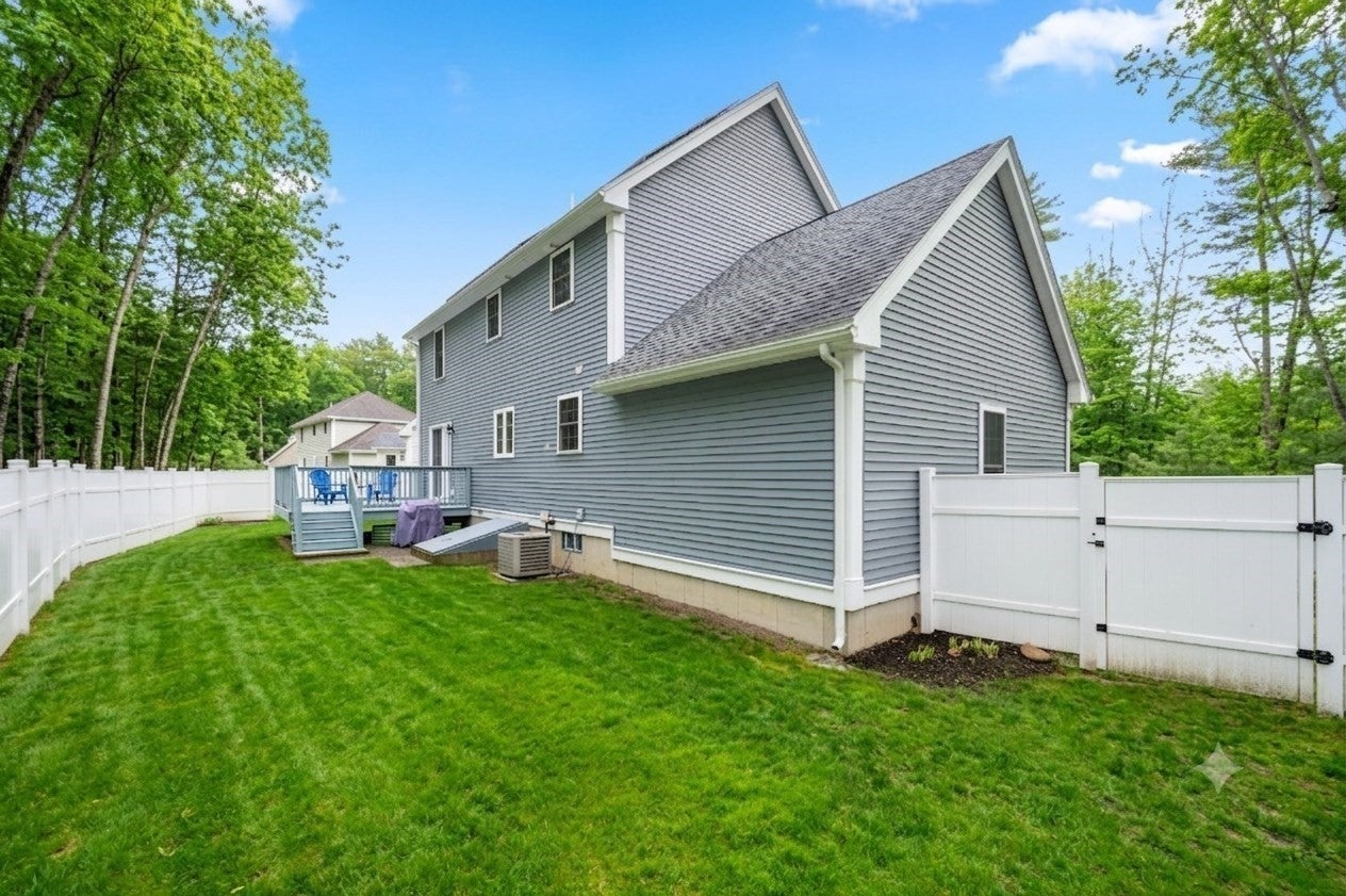 17 Mason Ln